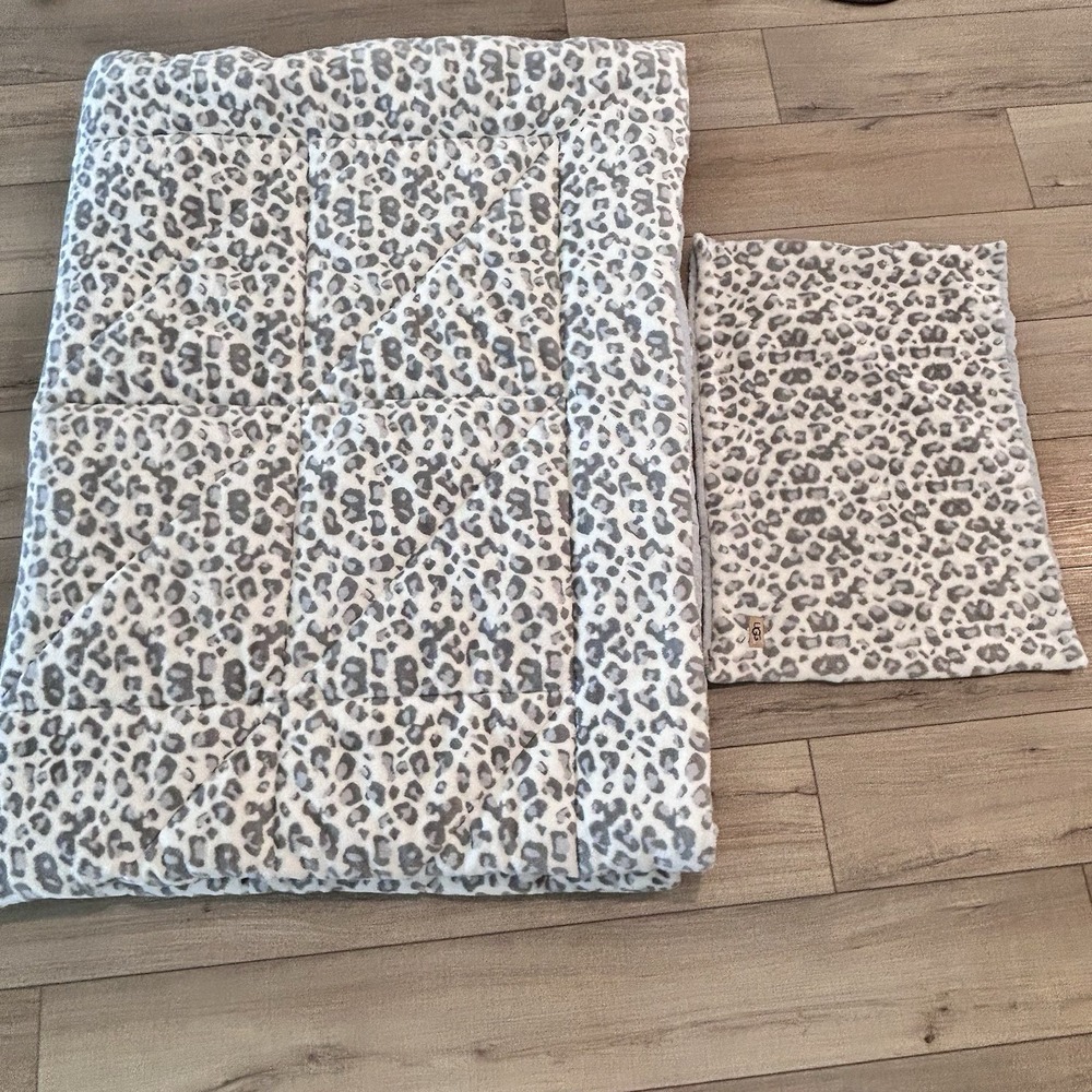 UGG Twin Comforter Grey Snow Leopard Print Bedding Set Quilted Standard Sham